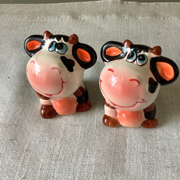 Salt and pepper cow shaker - Picture 2 of 4